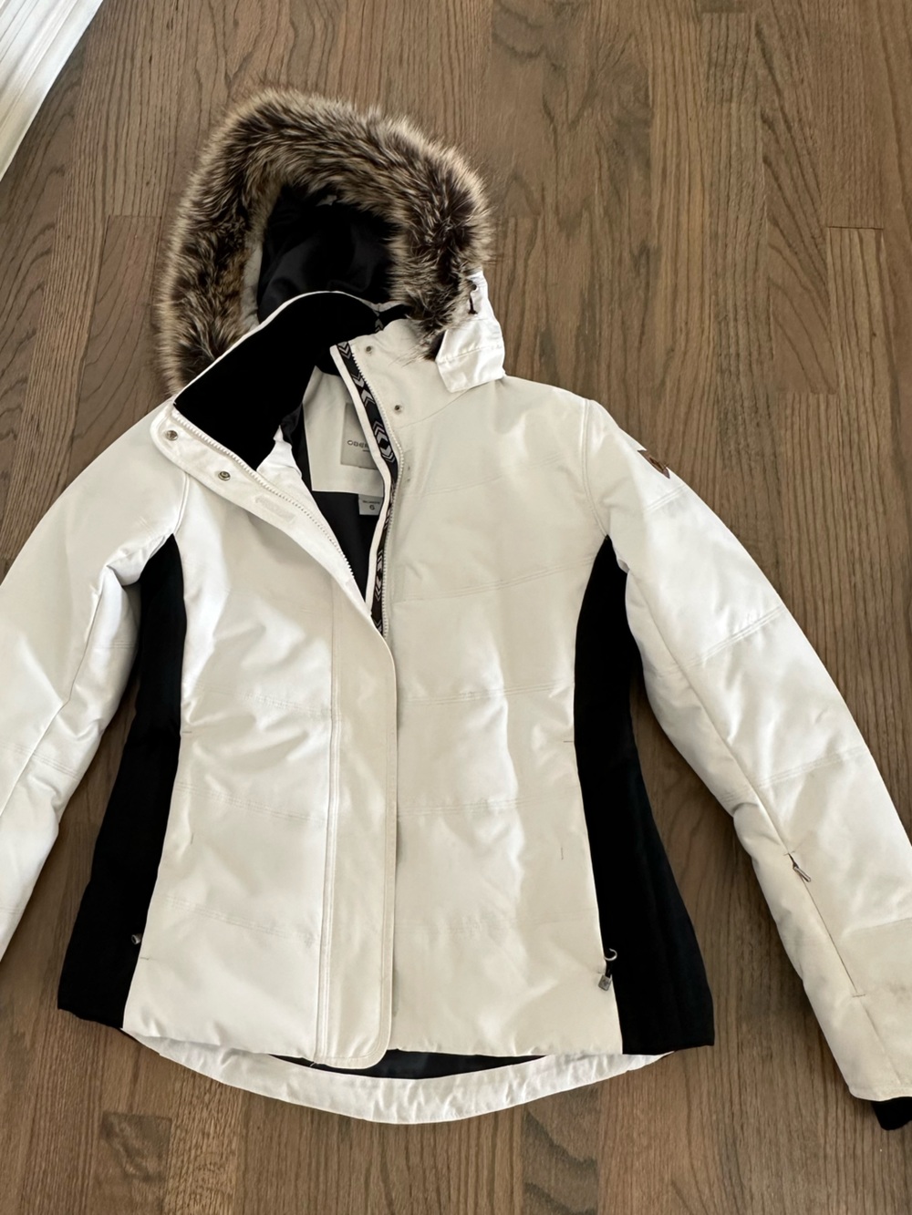 Obermeyer White and Black Faux-Fur Trim Ski Jacket